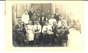 Fotografia d epoca originale 1923 REHFELDE GERMANY Gruppo di amici con mandolino  Foto cartolina VINTAGE 1