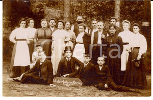 Fotografia d epoca originale 1910 WALDERHOLUNG DRESDEN Un gruppo di villeggianti  Foto cartolina VINTAGE 1