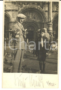 Fotografia d epoca originale 1924 VENEZIA Piazza San Marco  Un padre con il figlio in divisa  Foto 1