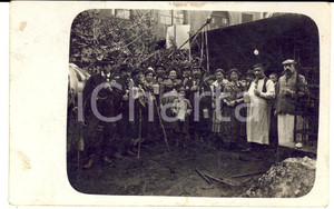Fotografia d epoca originale 1912 GERMANY Una festa in costume con brindisi e birre  Foto cartolina VINTAGE 1