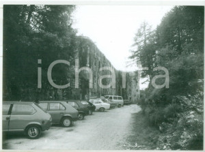 Fotografia d epoca originale 1982 FORTE BELVEDERE GSCHWENT TN Parcheggio all ingresso della fortezza 1