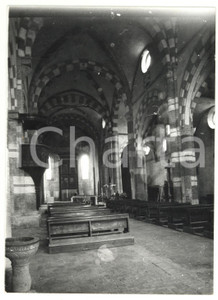 Fotografia d epoca originale 1981 STAFFARDA DI REVELLO CN Navata centrale dell abbazia di Santa Maria Foto 1
