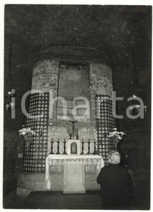 Fotografia d epoca originale 1976 ASSISI Interno della CRIPTA DI SAN FRANCESCO Fotografia ANIMATA 13x18 cm 1