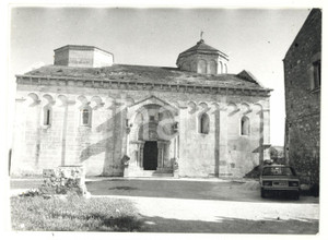 Fotografia d epoca originale 1979 MANFREDONIA  SIPONTO Abbazia di San Leonardo  FIAT 131 SUPERMIRAFIORI 1