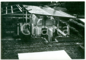 Fotografia d epoca originale 1979 SANTA MARIA CAPUA VETERE Frammenti architettonici con impalcature Foto 1