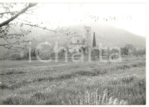 Fotografia d epoca originale 1980 MONTALCINO  CASTELNUOVO DELL ABATE Veduta dell abbazia di Sant Antimo 1