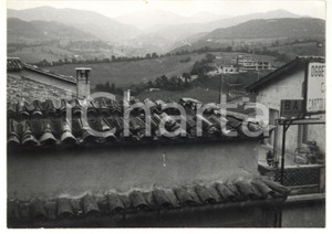 Fotografia d epoca originale 1976 CASCIA Scorcio della campagna fra i tetti delle case  Foto VINTAGE 18x13 1