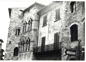 Fotografia d epoca originale 1979 SAN GIMIGNANO Piazza della Cisterna  Veduta di Casa Salvestrini Foto 1