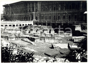 Fotografia d epoca originale 1978 TORINO Via XX Settembre  Veduta dei resti archeologici del teatro romano 1