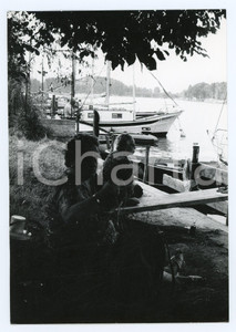 Fotografia d epoca originale 1980 BOCCA DI MAGRA Turiste alla foce del Fiume Magra   Foto 13x17 cm 1