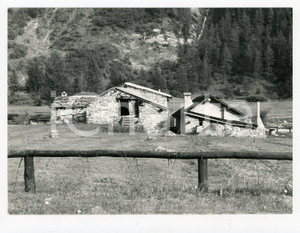 Fotografia d epoca originale 1976 VAL FERRET  VALLE D AOSTA Paesaggio con baite  Foto 17x13 cm 1
