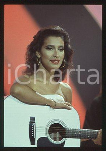 Fotografia d epoca originale Grazia DI MICHELE  SAINT VINCENT ESTATE La chitarra 1987  35mm vintage slide 1 1