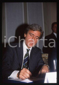 Fotografia d epoca originale Piero TESTONI  ITALY Portrait of a journalist 2000 ca  35 mm vintage slide 3 1