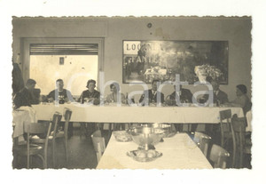 Fotografia d epoca originale 1962 ERBA Scuola Media Statale   Preside e insegnanti a pranzo  FOTO FP 1