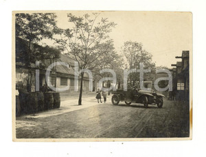 Fotografia d epoca originale 1920 ca GERMANIA Cortile di azienda con automobile  Foto ANIMATA 11x8 cm 1