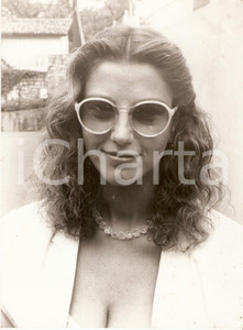 Fotografia d epoca originale 1975 ca CINEMA Stefania SANDRELLI Ritratto con occhiali da sole Foto 17x24 cm 1