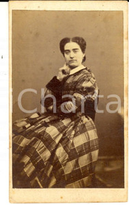 Fotografia d epoca originale 1865 ca LECCO Ritratto di Elisa BRUNI in abito a quadretti  Foto G. VANINI CDV 1