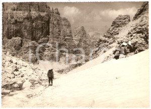 Fotografia d epoca originale 1962 GRUPPO DEL SELLA Escursionista sulle Dolomiti  Foto artistica 17x12 cm 1
