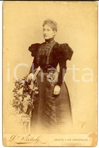 Fotografia d epoca originale 1890 ca WIEN Ritratto di donna in abito scuro  Fotografia SZEKELY 11x16 cm 1