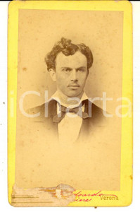 Fotografia d epoca originale 1870 ca VERONA Ritratto di un giovane uomo Foto Lodovico KAISER CDV 1