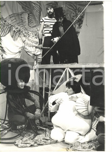 Fotografia d epoca originale 1978 MILANO RAI La balena e il capitano  Riprese dello spettacolo FOTO 1