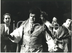 Fotografia d epoca originale 1992 MILANO Teatro alla Scala  Peter DVORSKY e Nina RAUTIO in Manon Lescaut 1