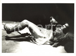 Fotografia d epoca originale 1992 ITALIA Teatro Del Carretto  Alessandro RIVOLA in Metamorfosi Foto 24x18 1