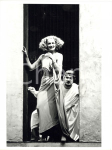 Fotografia d epoca originale 1989 Teatro di Genova  Maddalena CRIPPA e Roberto MANTOVANI in Tito Andronico 1
