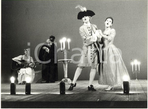 Fotografia d epoca originale 1990 PICCOLO TEATRO Giovani del Piccolo in Arlecchino servitore di due padroni 1