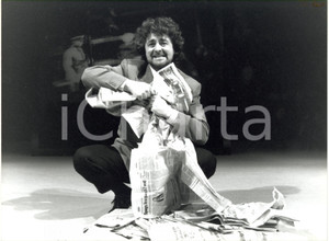 Fotografia d epoca originale 1990 MILANO TEATRO  Beppe GRILLO Buone notizie Regia Giorgio GABER Foto 1