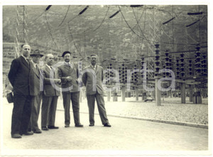 Fotografia d epoca originale 1954 SANTA MASSENZA TN Centrale idroelettrica  Professori in gita 1 Foto 1