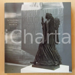 2003 Penelope CURTIS Scultura lingua morta - Scultura nell'Italia fascista Volume con fotografie b/n a piena pagina. Catalogo della mostra allestita all'Henry Moore Institute dal 31 maggio al 31 agosto 2003. EDITORE: Henry Moore Institute - LeedsDIMENSIONI: 23x24 cmPAGINE: 160 CONDIZIONI: FAIR (lievi macchie in copertina e alla pagina di guardia)    originale e autentica 1