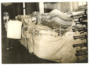 1958 CITTA' DEL VATICANO Arrivo dei materassi per i conclavisti *FOTO 18x13 cm