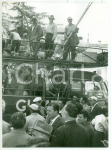 1957 MANDELLO DEL LARIO Partecipanti alla gara nazionale di pesca MOTO GUZZI