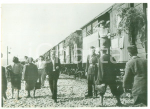 1953 OKROGLICA Folla si avvia al treno al termine del discorso di Josip TITO