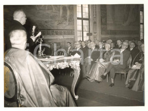 1956 ROMA - Arnaldo FORTINI legge Properzio alla presenza di Giovanni GRONCHI