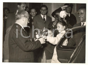 1955 ROMA Neo presidente Giovanni GRONCHI riceve gli omaggi dei bambini *Foto