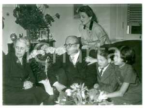 1955 ROMA Giovanni GRONCHI con la famiglia nella sua abitazione *Foto 18x13