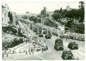 1958 ROMA FORI IMPERIALI Parata delle Forze Armate per la Festa della Repubblica