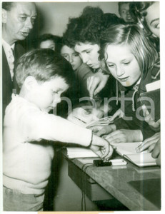 1953 FRANKFURT The little star of  "Moselfahrt da Liebeskummer" Oliver GRIMM  
