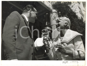 1955 ca La soubrette italiana Elena GIUSTI in un momento di ilarità *Foto