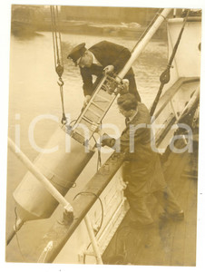 1954 RRS DISCOVERY II - Radio buoy for measure deep sea currents *Photo