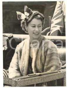 1954 LONDON Portrait of Queen ELIZABETH II in fur coat *Photo 15x20 cm