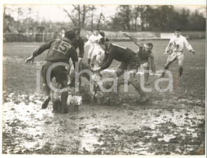 1958 TAUNTON England RUGBY Union Trial - Battle in the mud *Photo 20x15