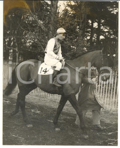 1954 HORSE RACING Danny O'SULLIVAN on CHURCHTOWN Grand National entry *Photo