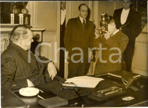 1955 ca PARIS Il piccolo Honoré DURAND fotografa René COTY - Foto 18x13 cm