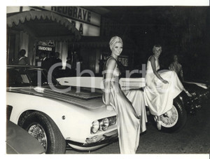 Fotografia d epoca originale 1969 CINEMA Isadora  Modelle posano con abiti firmati Simon MASSEY Foto 1