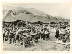 Fotografia d epoca originale 1954 PHARSALA A class of primary school helding in the open air Photo 20x15 1
