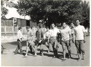 1955 NOVI LIGURE - CALCIO Giocatori SAMPDORIA in ritiro collegiale - Foto 24x18