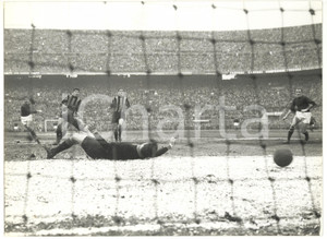 Fotografia d epoca originale 1961 MILANO CALCIO INTERROMA 31 Rete di Juan Alberto SCHIAFFINO Foto 24x18 1